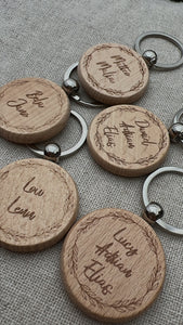 Schlüsselanhänger aus Holz personalisiert