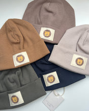 Laden Sie das Bild in den Galerie-Viewer, Lui.Liebe Beanie LÖWE