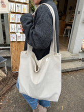 Laden Sie das Bild in den Galerie-Viewer, Handgefertigte Mom-Bag